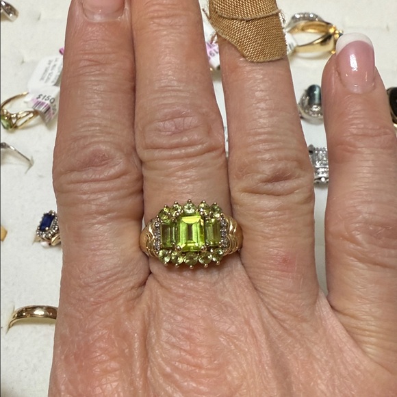 369534 10k yellow gold green peridot